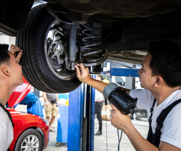 Cuida tu carro mediante el control de la suspensión, la dirección y la propulsión